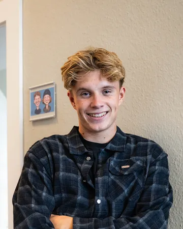 Luca Penner, Jahrespraktikant